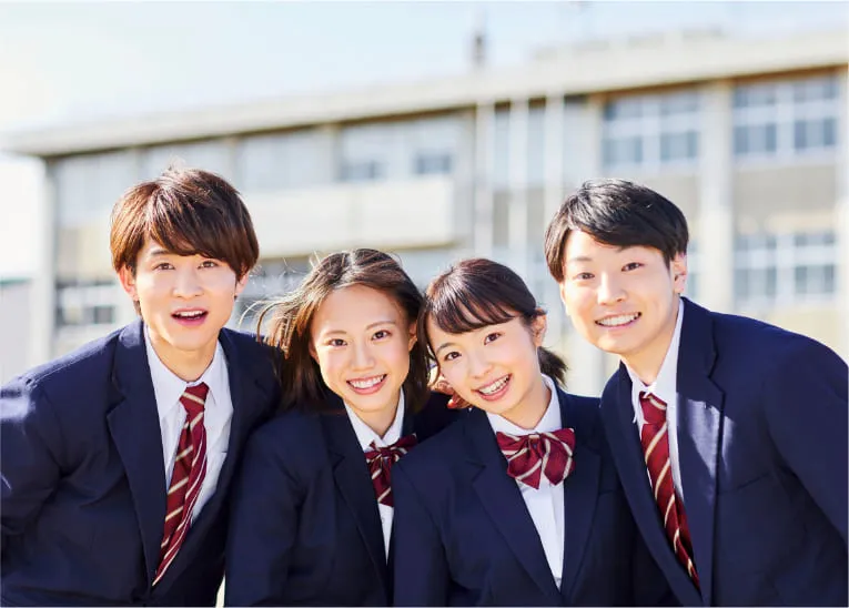 高校生男女4人の画像